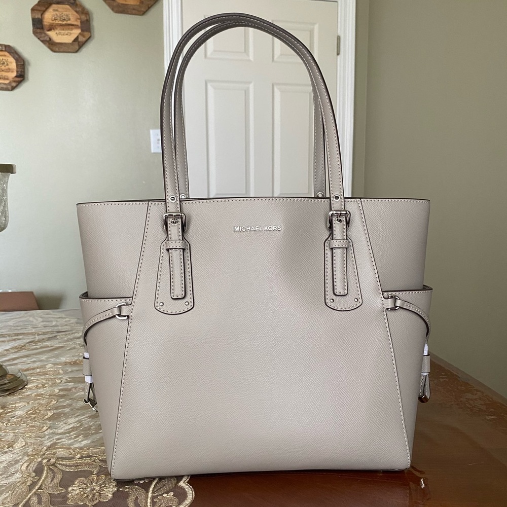 Michael Kors leather tote - Picture 3 of 11